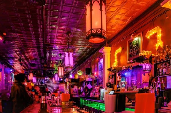 Canvas Lounge